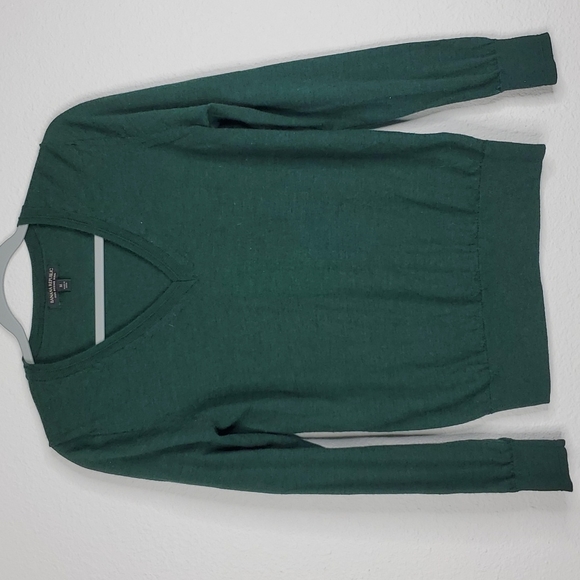 Banana Republic Sweaters - Banana Republic sweater fine merino wool v neck rib trim emerald green womens M